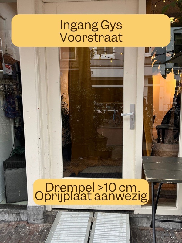 De ingang van het restaurant van Gys aan de Voorstraat